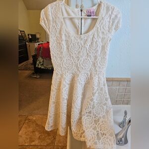Love on a Hanger Juniors White Lace Dress Size Small